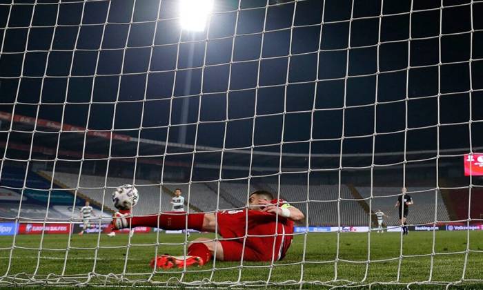 Đôi giày ngăn Ronaldo ghi bàn cũng được bán đấu giá