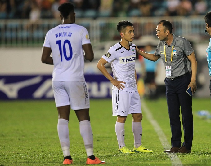 Có chiến thắng đầu tay, tân HLV HAGL đưa học trò lên 'mây xanh'