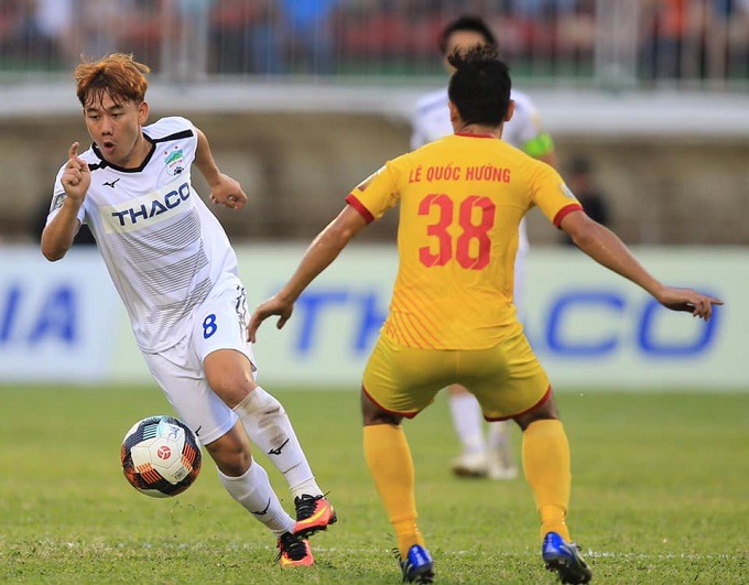 Có Minh Vương đá cặp, Tuấn Anh đã 'quên' Xuân Trường đang bị đày ải ở Buriram?