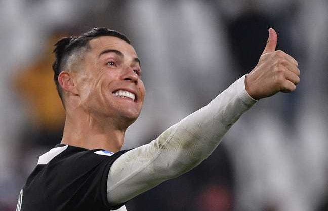 Cristiano Ronaldo trở thành tỷ phú bóng đá đầu tiên trên thế giới