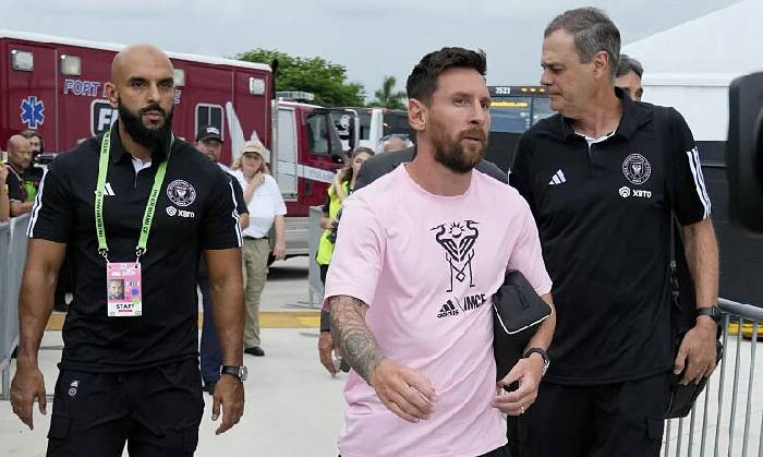 Nhân viên tạp vụ bị đuổi việc vì bỏ vê công việc, đi 'đu idol' Messi
