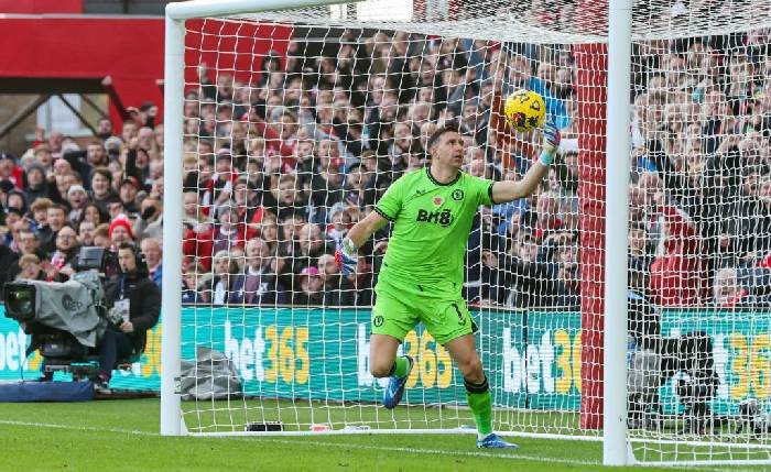 Thủ môn hay nhất thế giới thì cũng ‘ăn hành’ ở Premier League