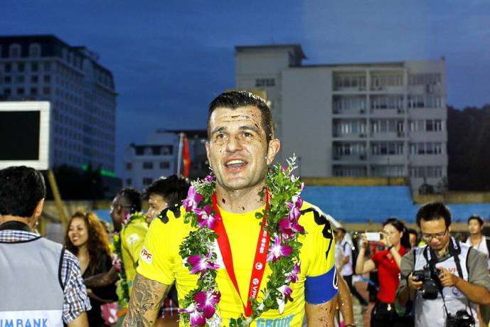 Cristiano Roland đặt mục ti&ecirc;u giống HLV Park khi trở lại Việt Nam