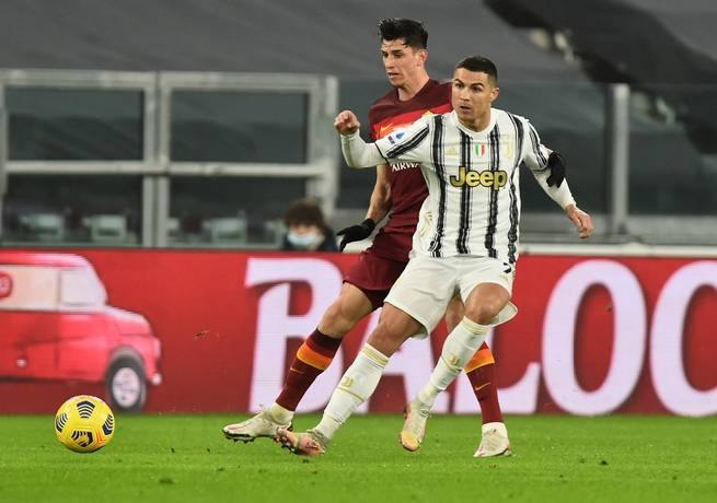 Cristiano Ronaldo lập kỳ tích khó tin khi bước sang tuổi 36