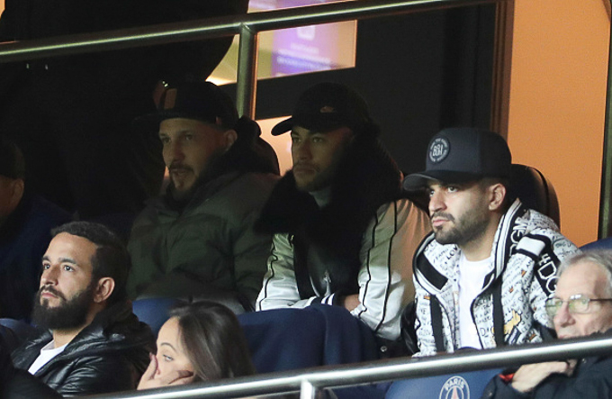 VAR khiến PSG bị MU loại, Neymar hành động lạ