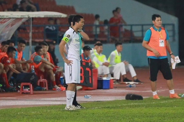 Tại sao Tuấn Anh dự bị trong thất bại của HAGL trước Hải Phòng?