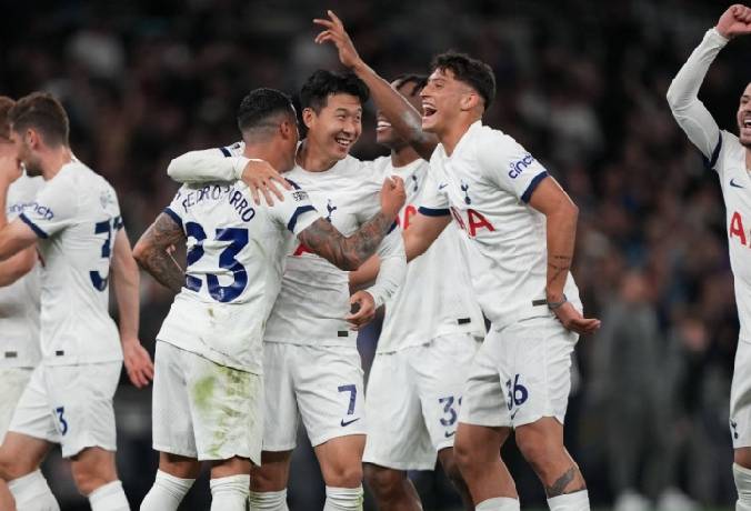 Bất ngờ! Tottenham cũng bị 'thẻ đỏ' như đội bình thường