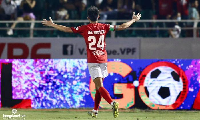 Video TP.HCM 3-0 SLNA: Lee Nguyễn lại lập công trên chấm 11m