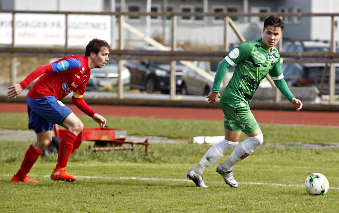 Báo Hàn khuyên thầy Park sớm dùng cầu thủ Việt kiều