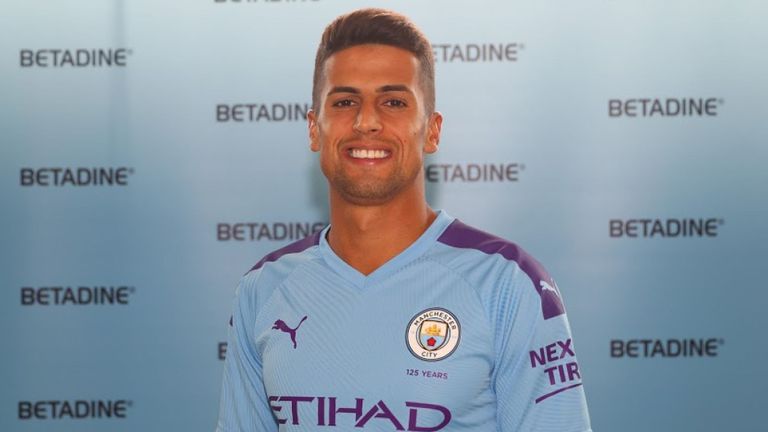 Man City CHÍNH THỨC đón siêu hậu vệ Joao Cancelo