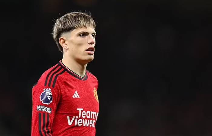 Andre Onana cứu Garnacho khỏi bị treo giò