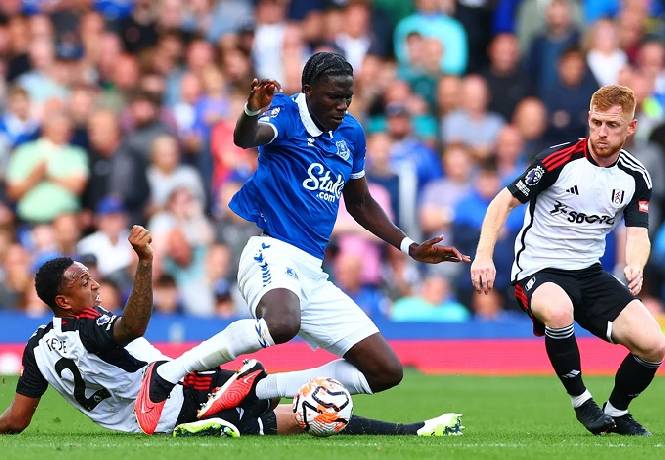 Siêu máy tính dự đoán Everton vs Fulham, 22h00 ngày 8/11