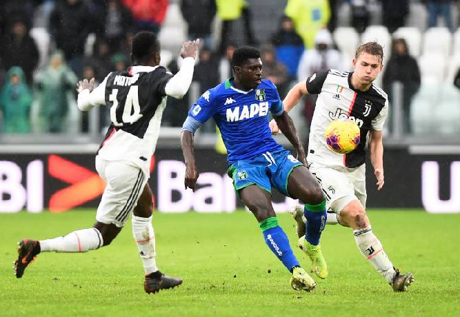 Juventus vs Sassuolo (2h45 11/1): Chia điểm?