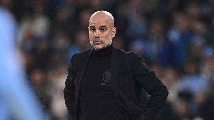 Arnold mỉa mai Man City dùng tiền mua danh hiệu, Pep Guardiola đáp trả bất ngờ