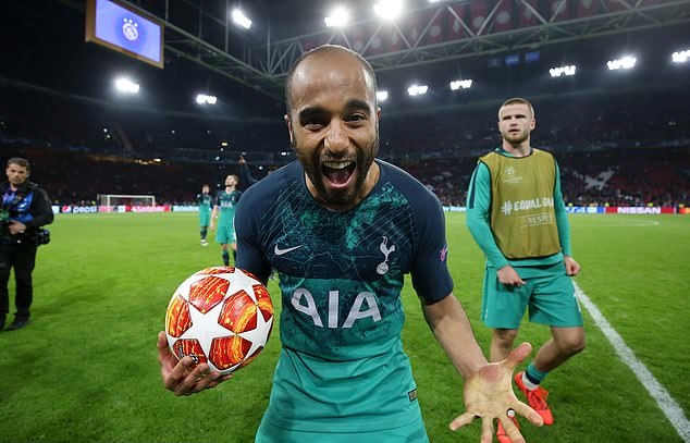 Tung 3 cú đấm loại Ajax, Lucas Moura: 'Không thể tin nổi'