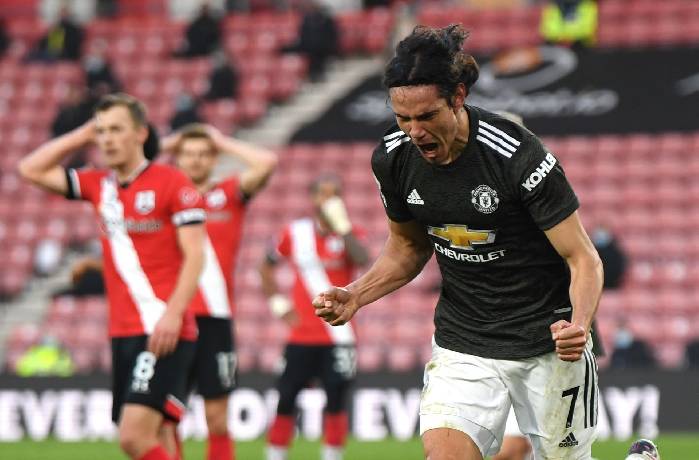 Cavani đồng ý ở lại MU ngay trước trận gặp Aston Villa?