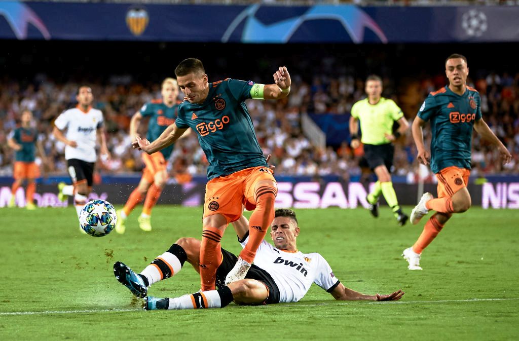 Ajax vs Valencia (3h 11/12): Khó cho Bầy dơi