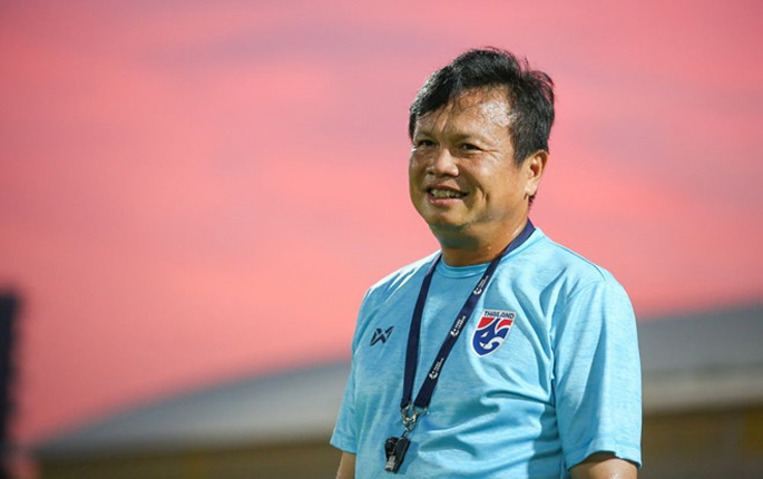 HLV Sirisak Yodyathai tuyên bố hùng hồn trước trận Thái Lan vs Bahrain