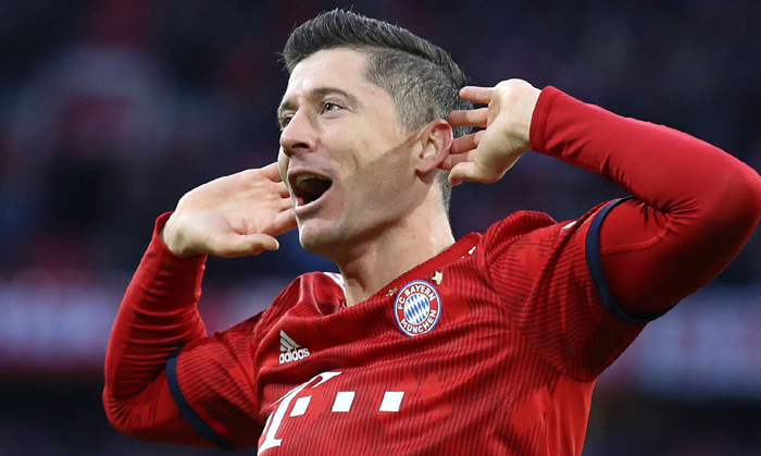 Giúp Bayern lên đầu bảng, Lewandowski đi vào lịch sử Bundesliga