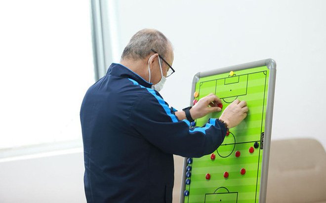 Đội hình ĐT Việt Nam trong sơ đồ chiến thuật mới của HLV Park Hang-seo là những ai?