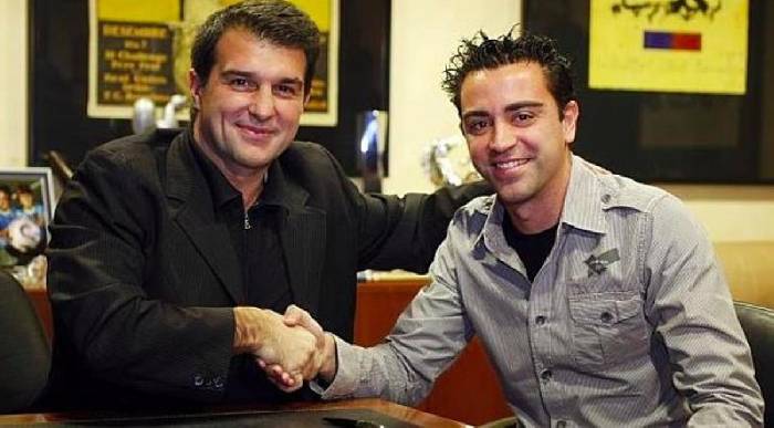 Xavi 'rạn nứt' với Laporta vì 'ông hoàng tiệc tùng' xứ Samba