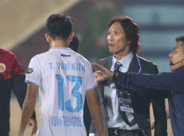 HLV Gong Oh Kyun nói điều bất ngờ sau khi tố cầu thủ Nam Định đánh vào ngực