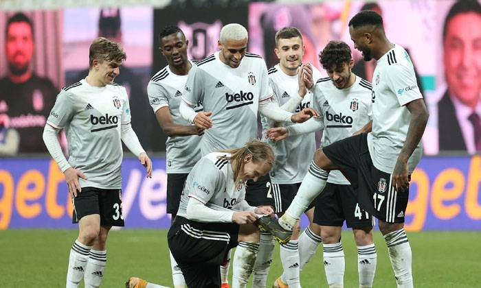 Besiktas vs Rizespor, 0h45 ngày 14/1: Kết cục dễ đoán