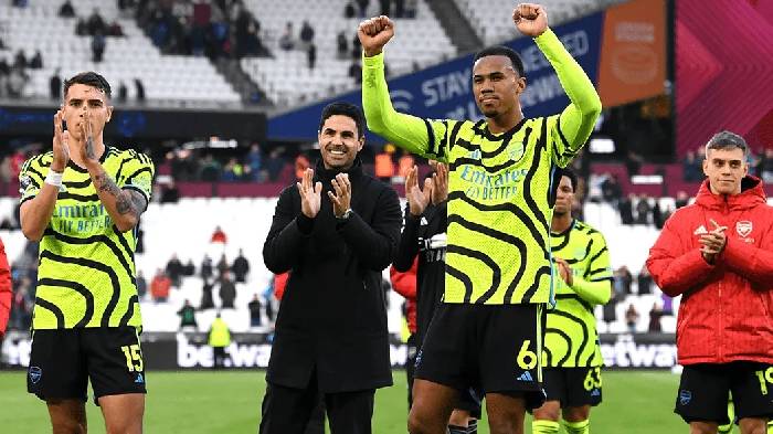 Arsenal làm nên lịch sử khi 'chơi tennis' trước West Ham