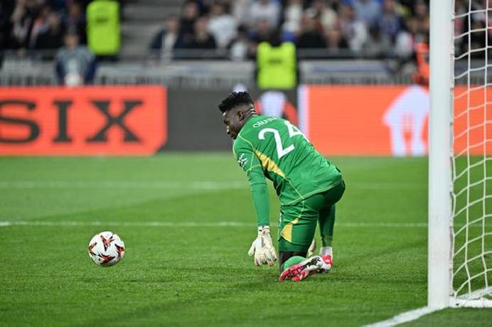 CĐV MU đòi đuổi Onana, mua lại De Gea