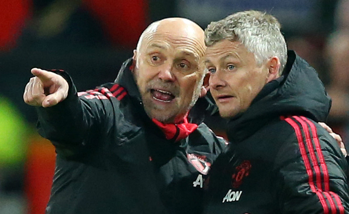 MU chính thức làm sáng tỏ tương lai Mike Phelan