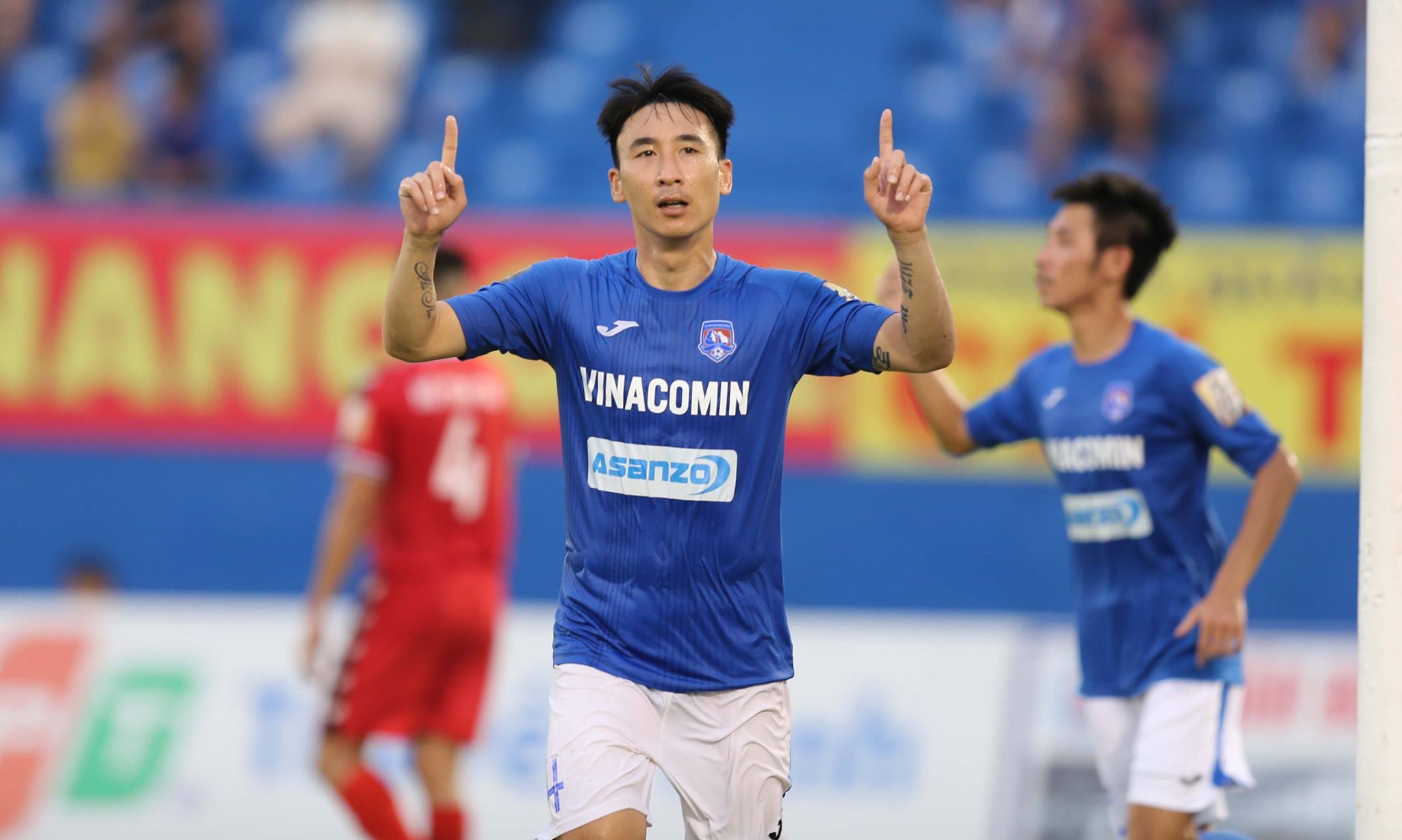 Hải Huy ghi điểm với thầy Park trong trận hòa 2-2 của Than Quảng Ninh