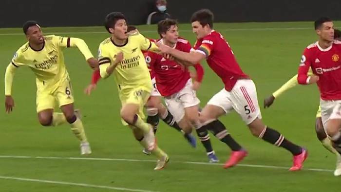 Sao Arsenal bất ngờ 'tâng bốc' báo thủ 'vui tính' nhất của M.U