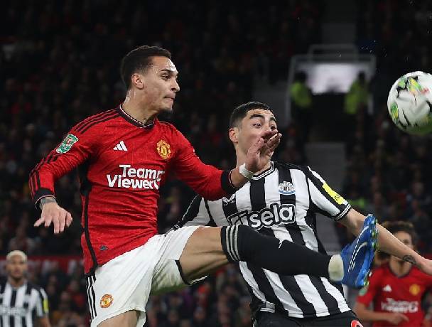 3 cái tên sắp phải rời Man United