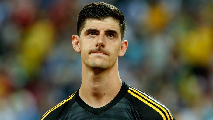 Courtois nghỉ hết mùa, Real vội vã chèo kéo huyền thoại M.U