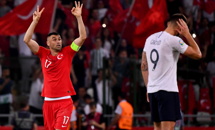 Pháp vs Thổ Nhĩ Kỳ (1h45 15/10): Bắt nạt Gà... què?!