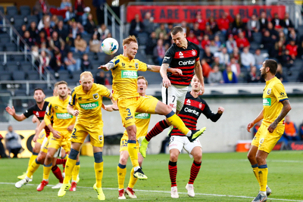 Western Sydney 2-1 Central Coast: VAR gi&uacute;p chủ nh&agrave; c&oacute; 3 điểm