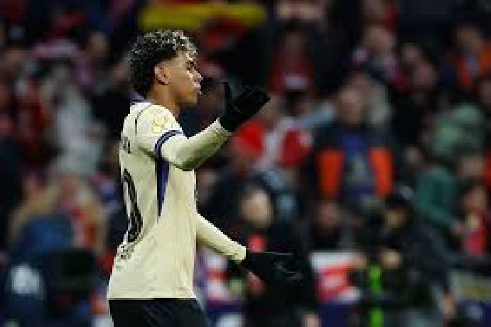 HLV Simeone chế giễu Lamine Yamal trong trận thảm bại của Barcelona