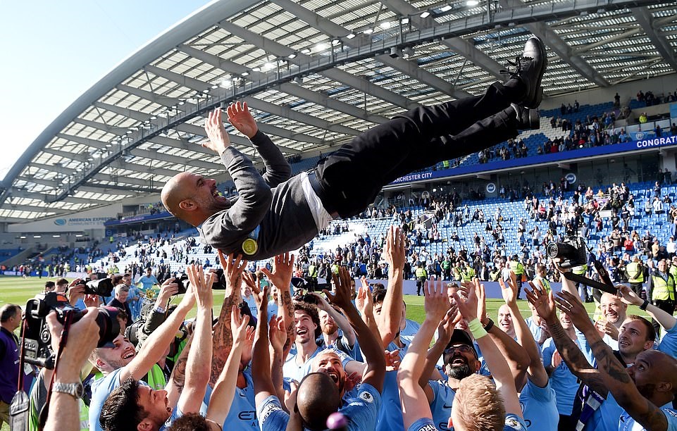 Cận cảnh màn 'tái đắc cử' ngôi Vua Ngoại hạng Anh của Man City mùa 2018/19