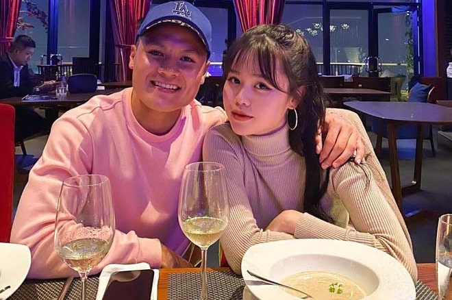 Bạn gái mới của Quang Hải, Huỳnh Anh quê ở đâu, sinh năm bao nhiêu?