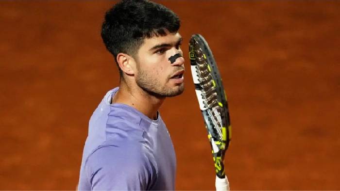 Alcaraz nhọc nhằn vào Tứ kết Rome Masters 2025