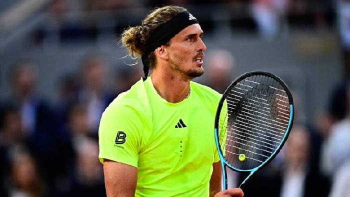 Zverev và Medvedev cùng thắng trận mở màn mùa sân cỏ 2025