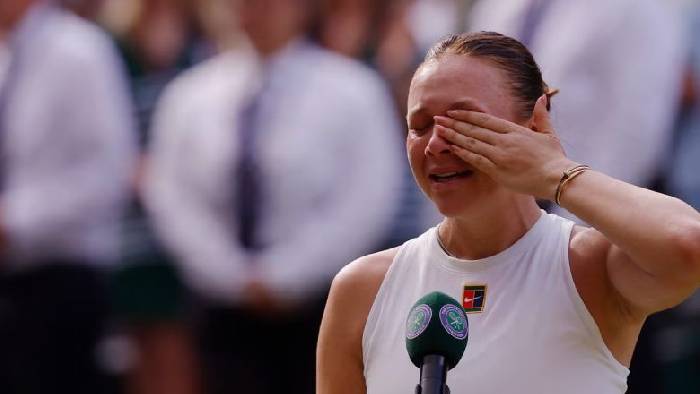 Anisimova khóc nấc sau trận thua tủi hổ trước Swiatek: ‘Tôi như đông cứng vì áp lực’