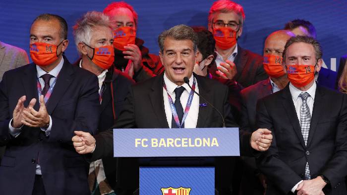 Barca phải hầu tòa vì cách chia tay cầu thủ 'cực phũ'