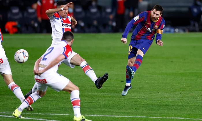 Top ghi bàn La Liga 20/21: Lionel Messi áp sát Luis Suarez