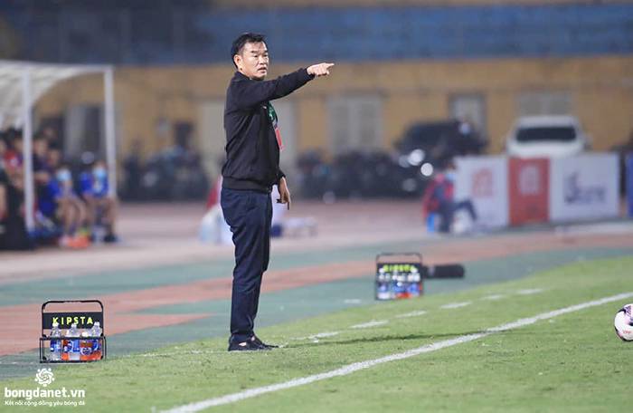 HLV Phan Thanh Hùng từ chức ở Becamex Bình Dương