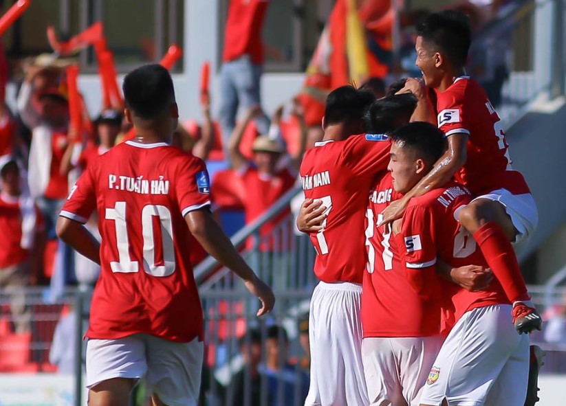 Cuộc đua l&ecirc;n hạng V.League 2020: Hồng Lĩnh H&agrave; Tĩnh độc b&aacute;, Phố Hiến đi play off?