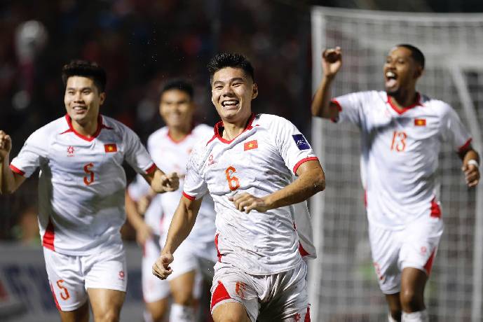 Tuyển Việt Nam thắng sát nút Nepal nhờ bàn phản lưới nhà