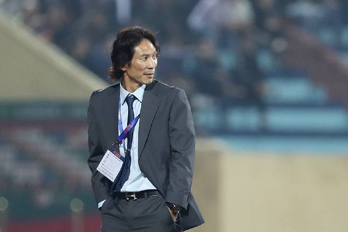 HLV Gong Oh Kyun thoát án phạt sau pha va chạm với cầu thủ Nam Định