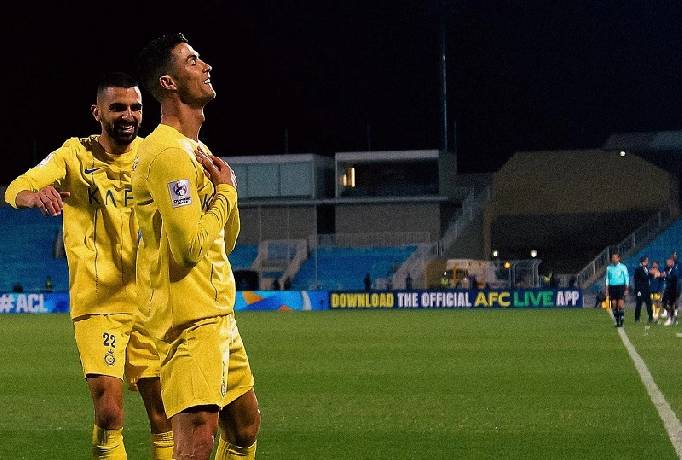 Ronaldo lại lập cột mốc mới cùng màn ăn mừng gây sốt mạng xã hội