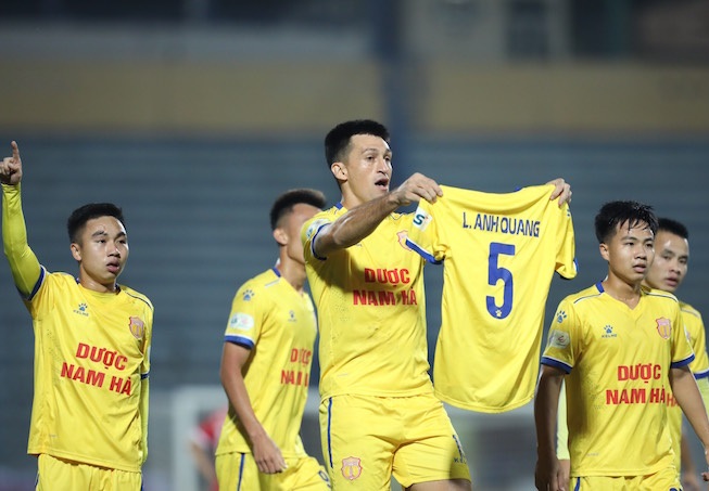 Tin bóng đá Việt Nam 15/3: Cựu hậu vệ U23 Việt Nam chấn thương giống Son Heung-min